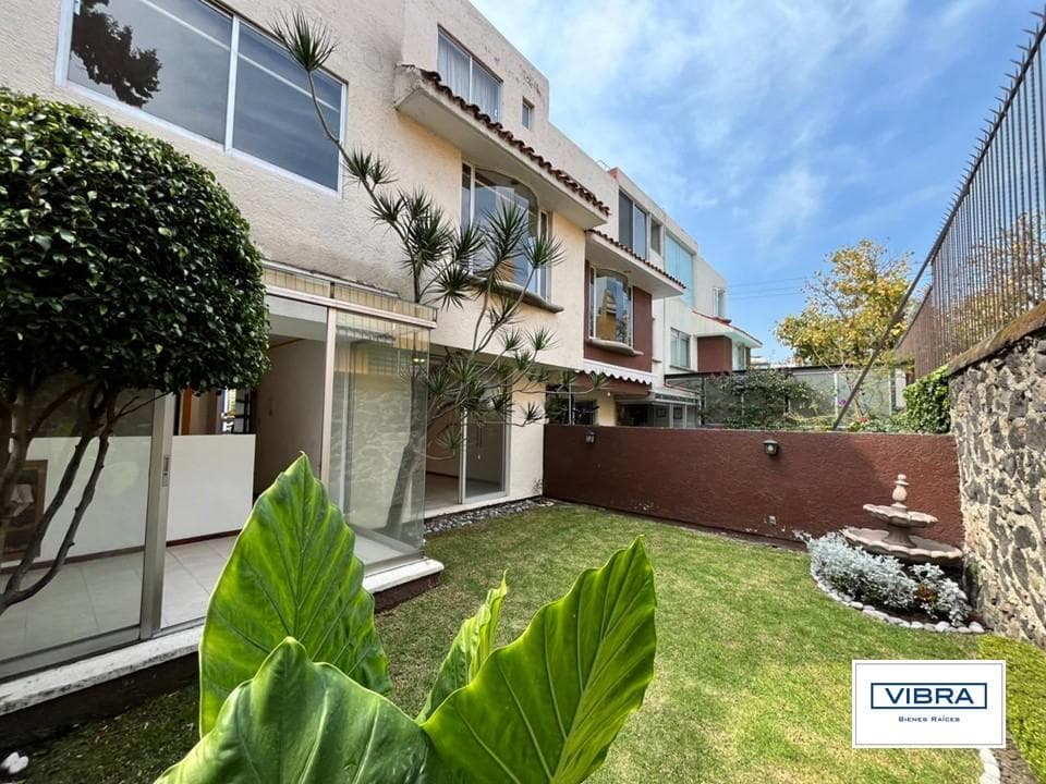 House in a condominium complex in Miguel Hidalgo, Section 1A