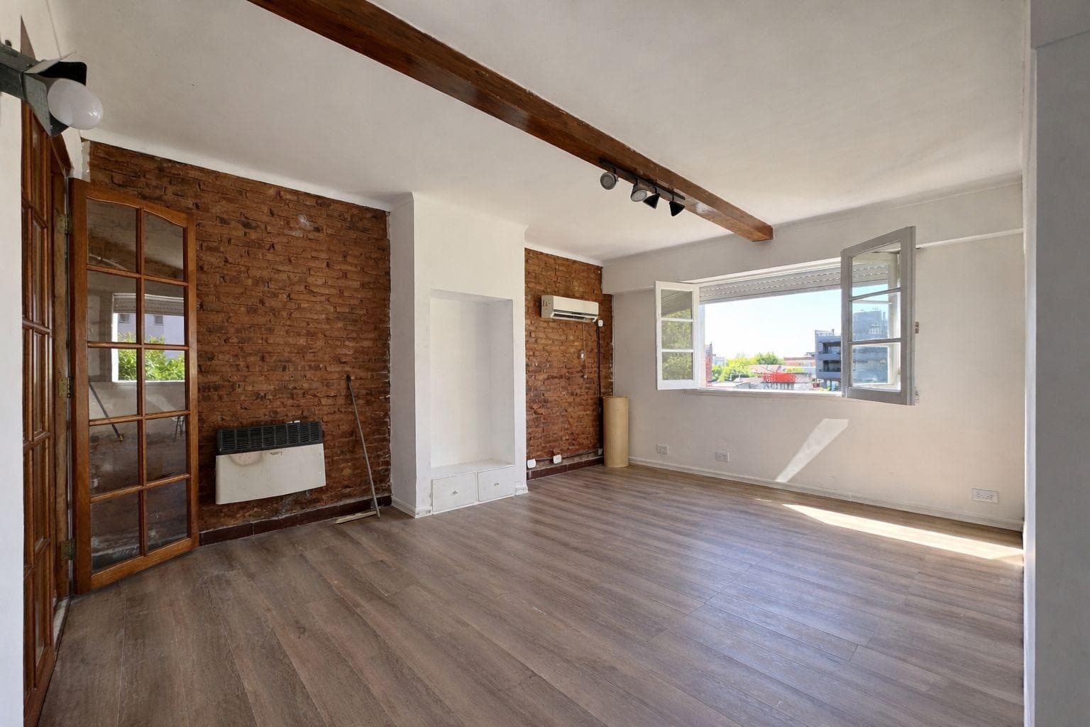 Adolfo Alsina and Belgrano - 3/4-room apartment with terrace and grill - Renovated - For Sale