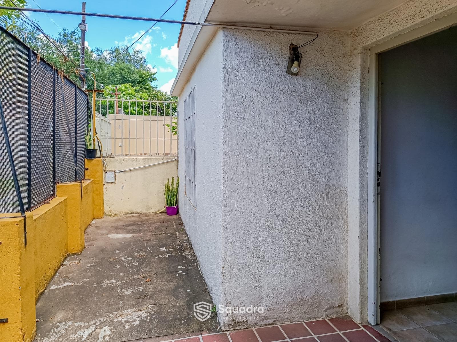 FOR SALE - 2-bedroom house with a patio and garage - Tiro Suizo, Rosario. QUALIFIES FOR A MORTGAGE.