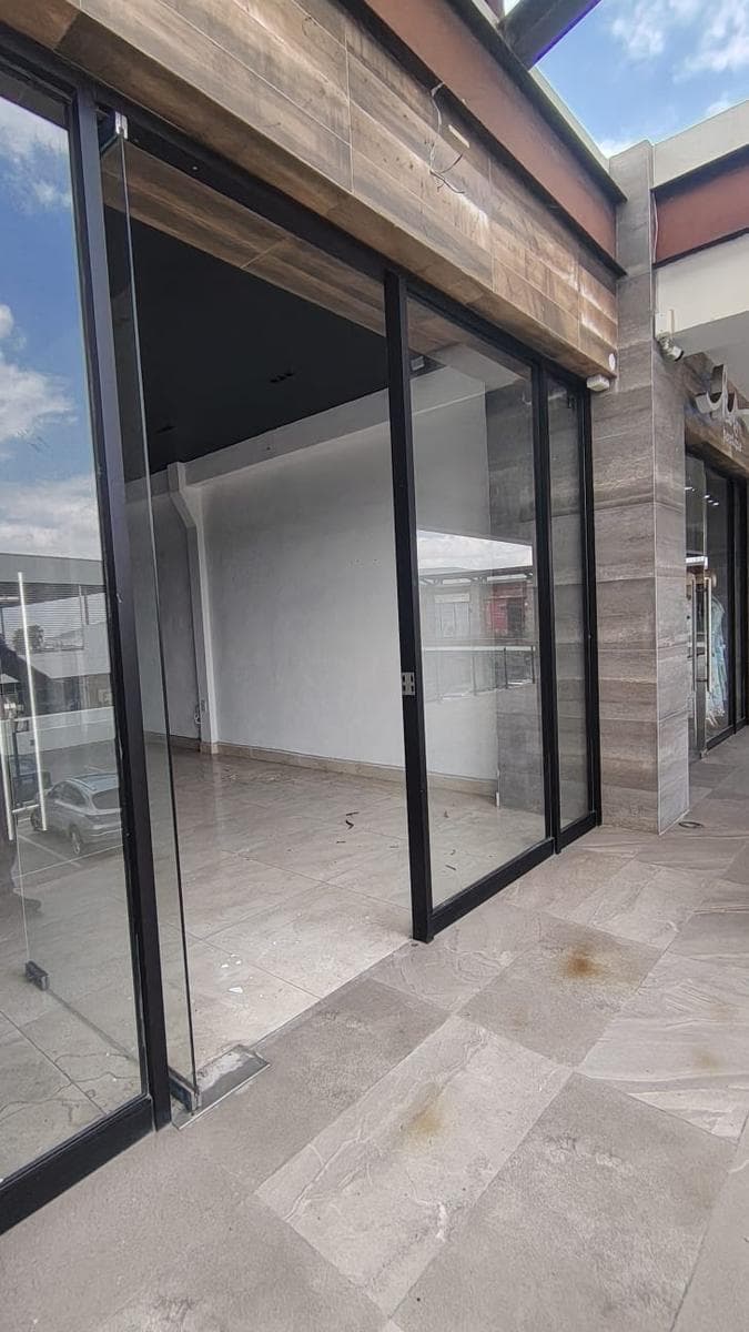 DARK KITCHEN-STYLE COMMERCIAL SPACE FOR RENT IN CUMBRES