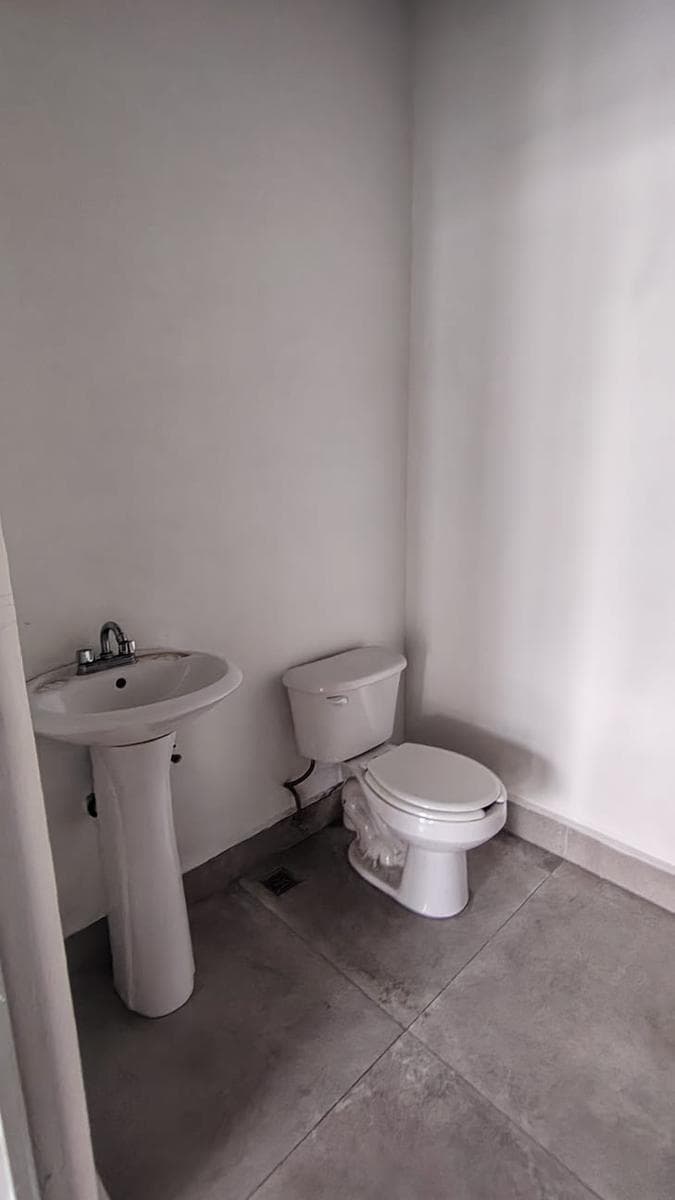 DARK KITCHEN-STYLE COMMERCIAL SPACE FOR RENT IN CUMBRES