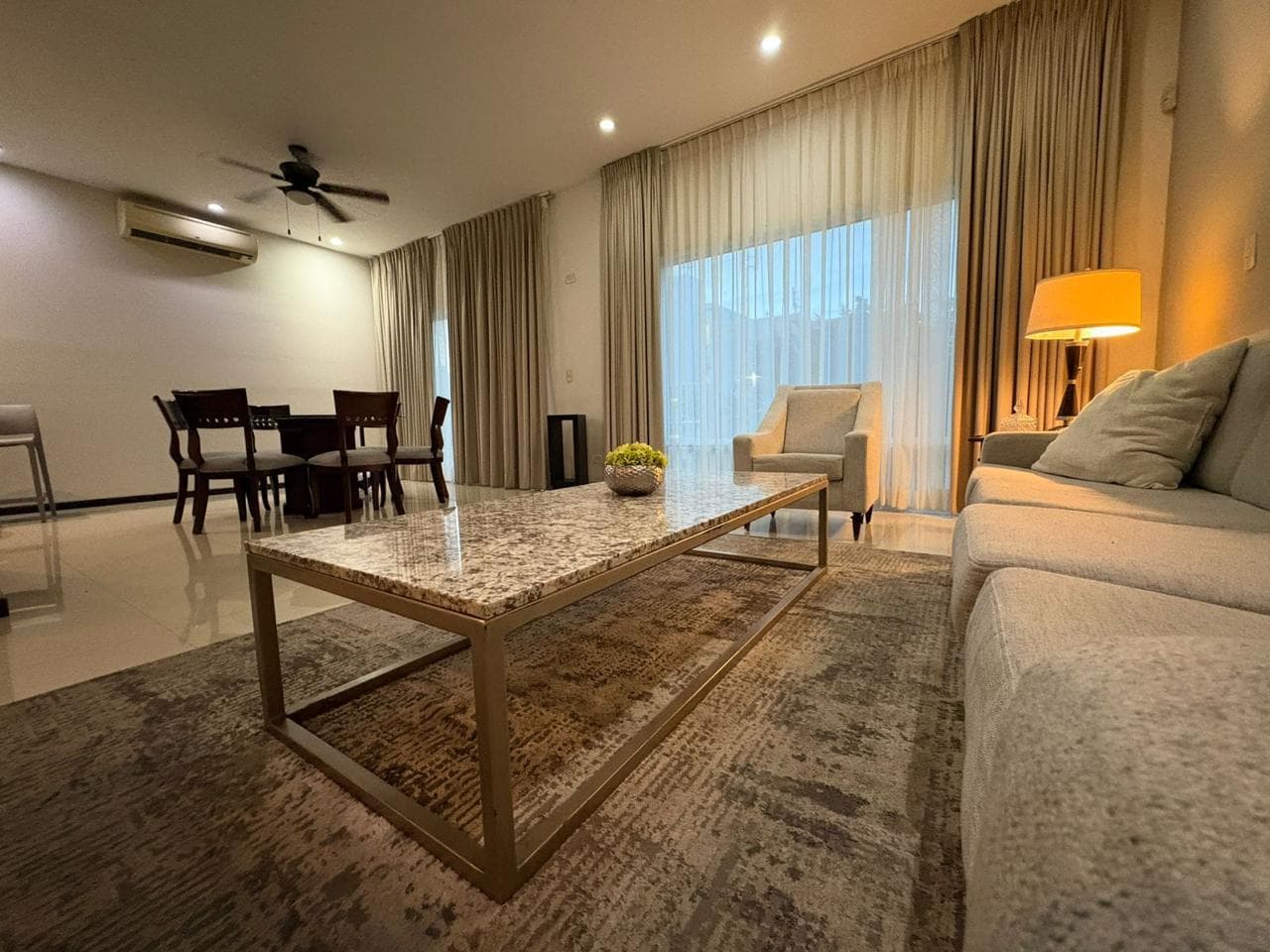 HOUSE FOR SALE IN PRIVANZAS, 5TH SECTOR
