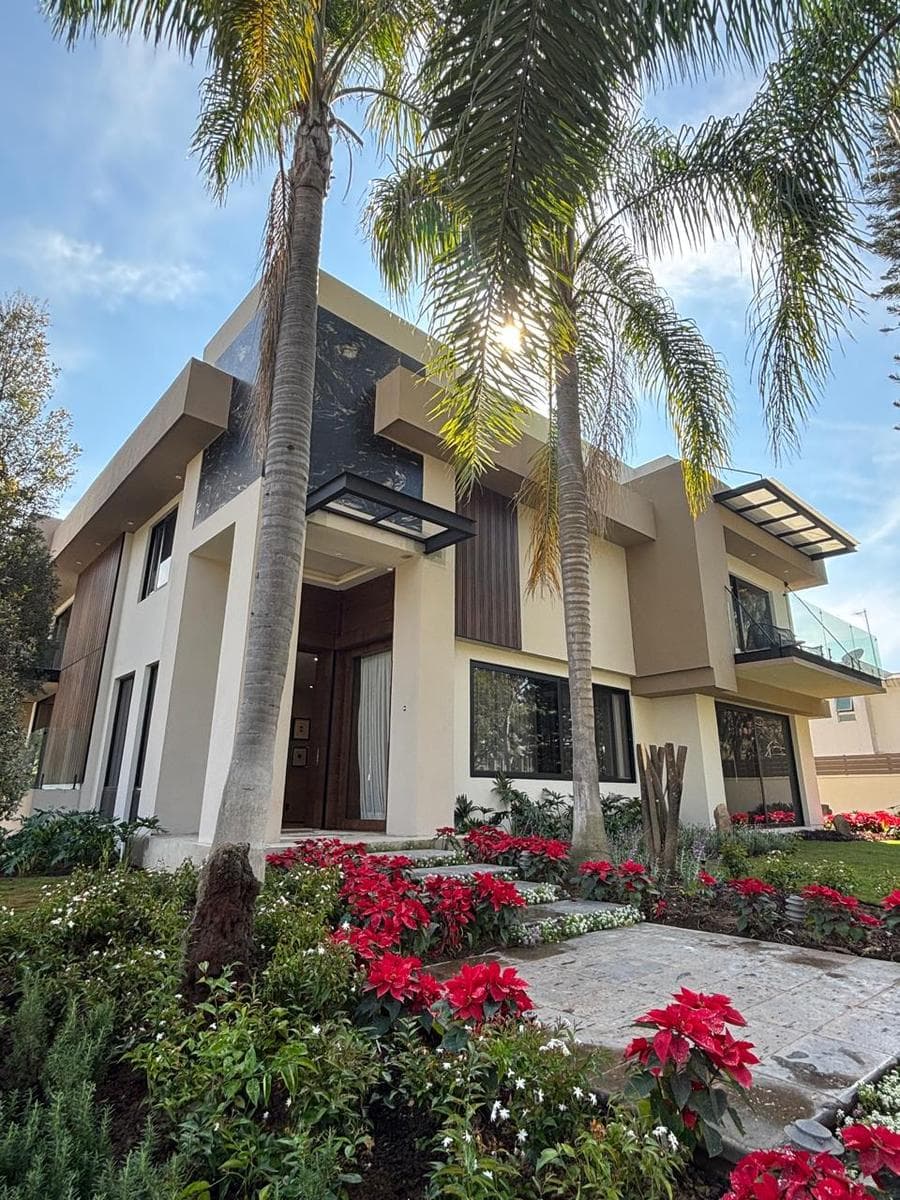 Luxury Home in Valle Real