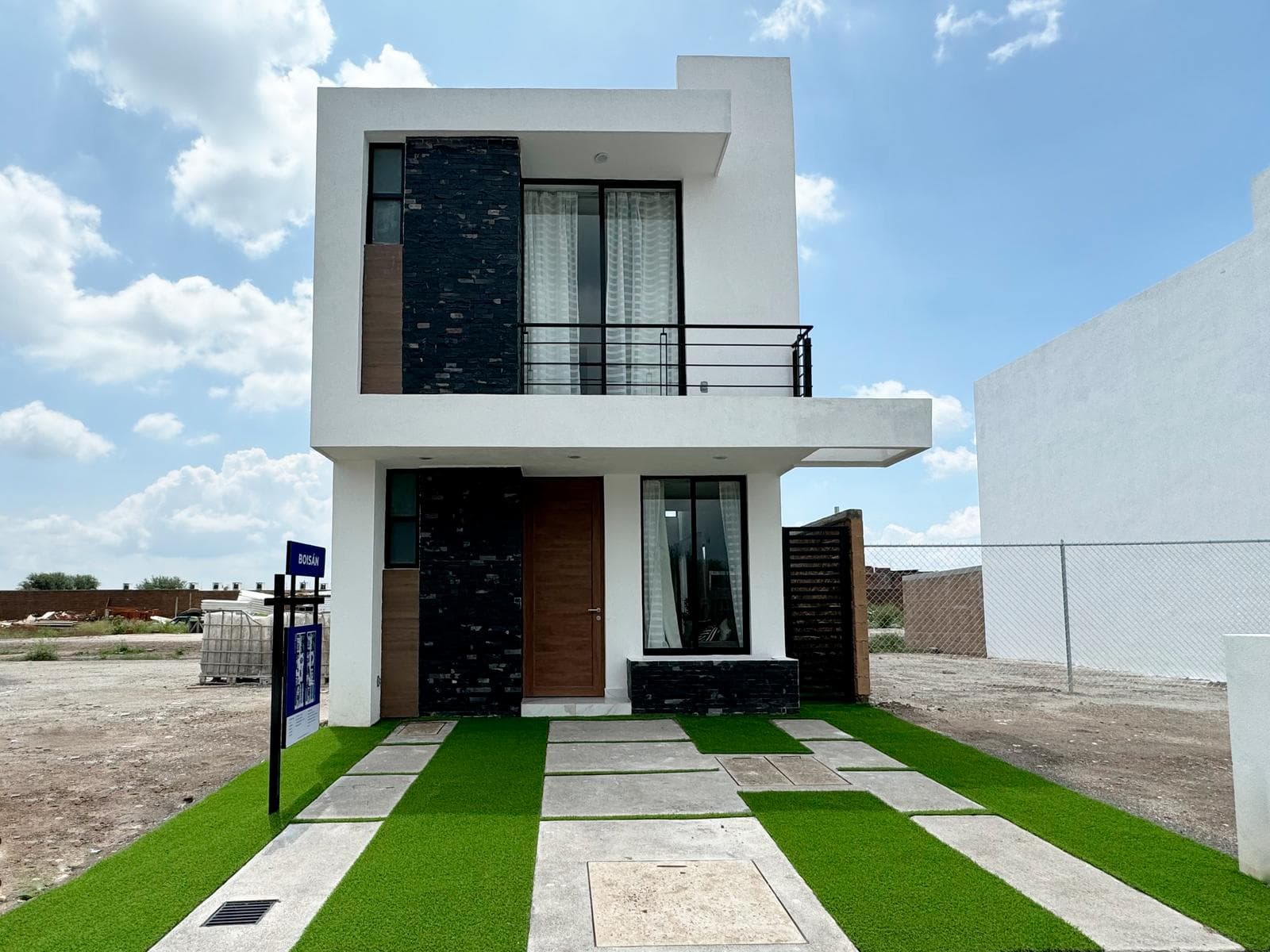 Casa Nueva con 3 Recámaras y 3 baños completos, amenidades y casa club