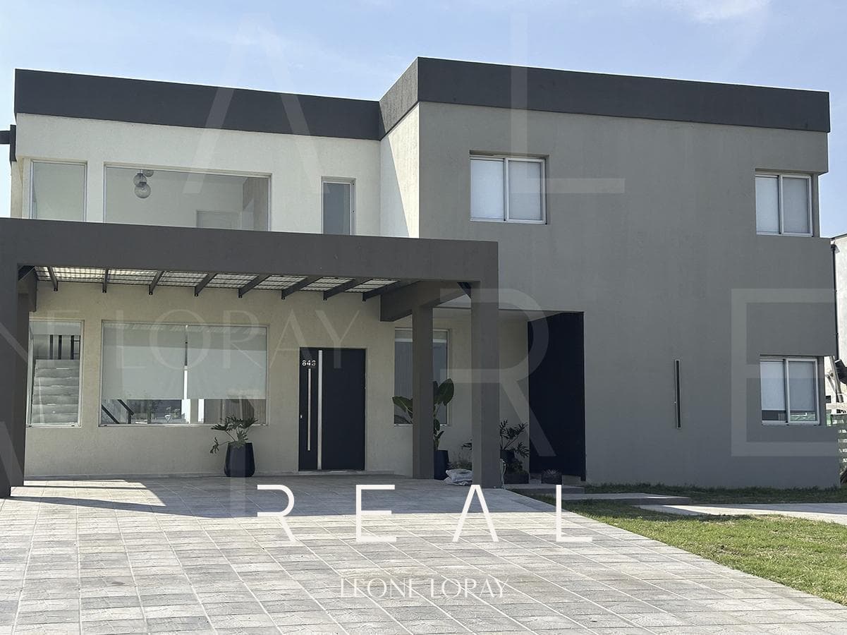 House for sale in Terralagos: 5 bedrooms with a large lot