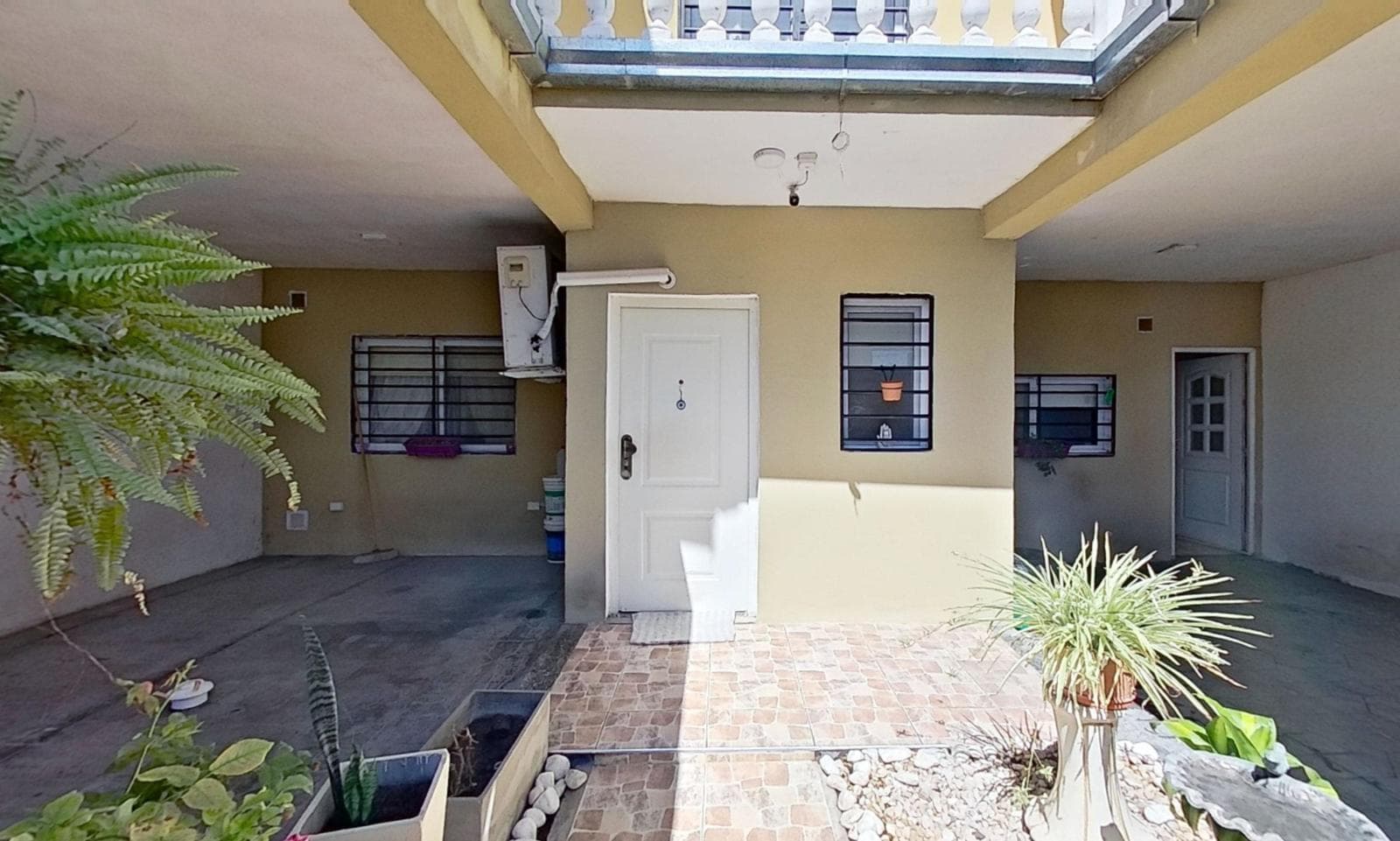 For sale: House 5 AM with pool and barbecue area in Longchamps