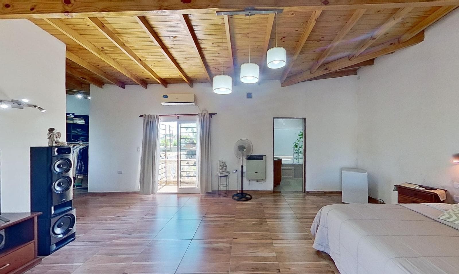 For sale: House 5 AM with pool and barbecue area in Longchamps