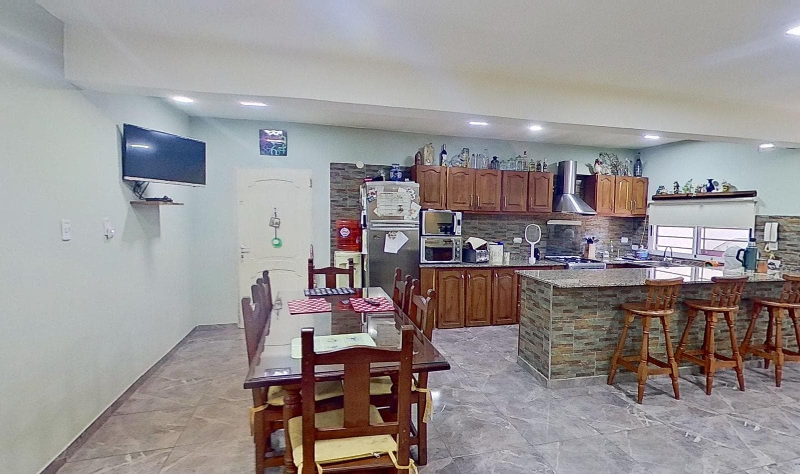 For sale: House 5 AM with pool and barbecue area in Longchamps