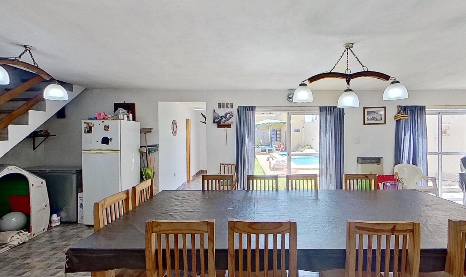 For sale: House 5 AM with pool and barbecue area in Longchamps