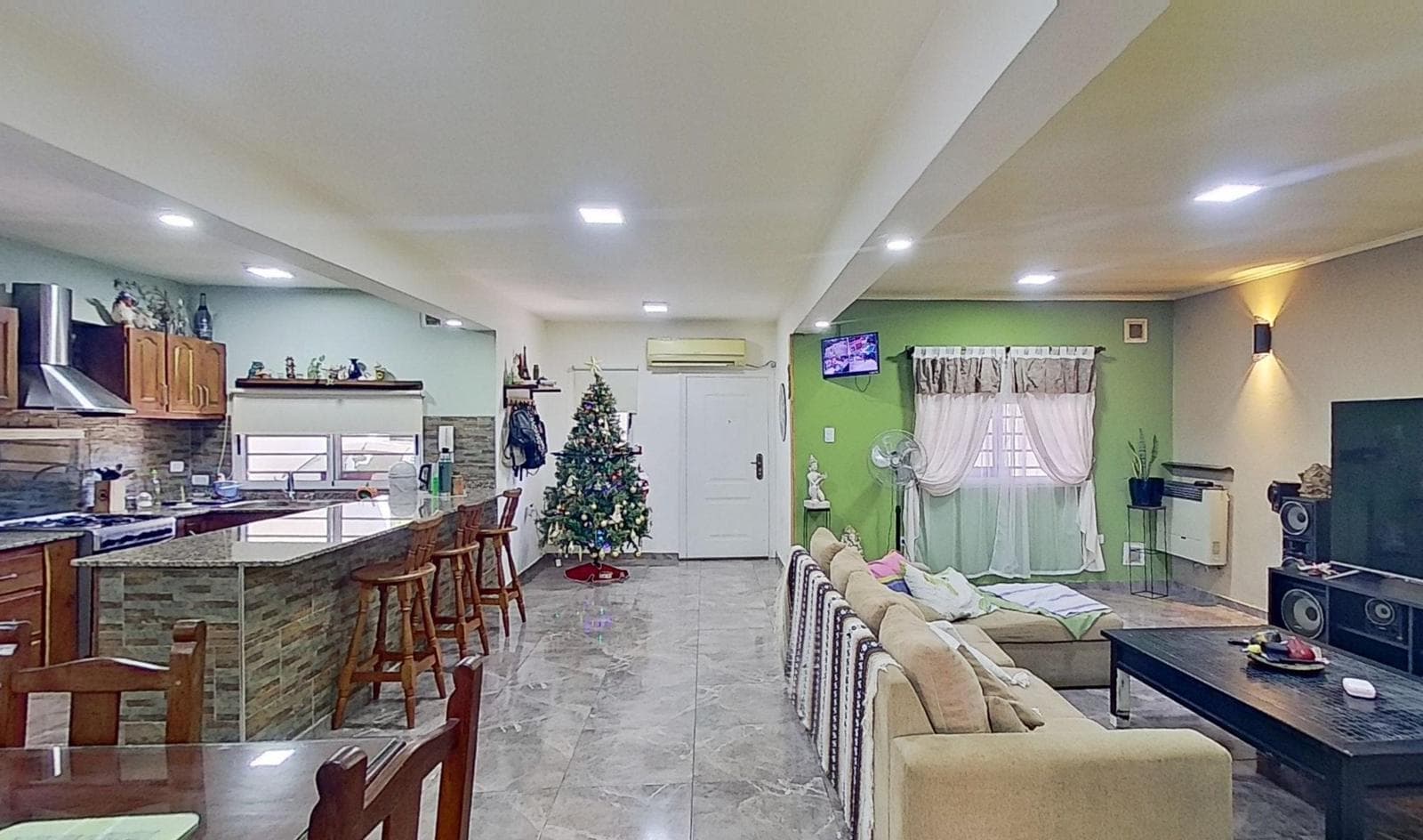 For sale: House 5 AM with pool and barbecue area in Longchamps