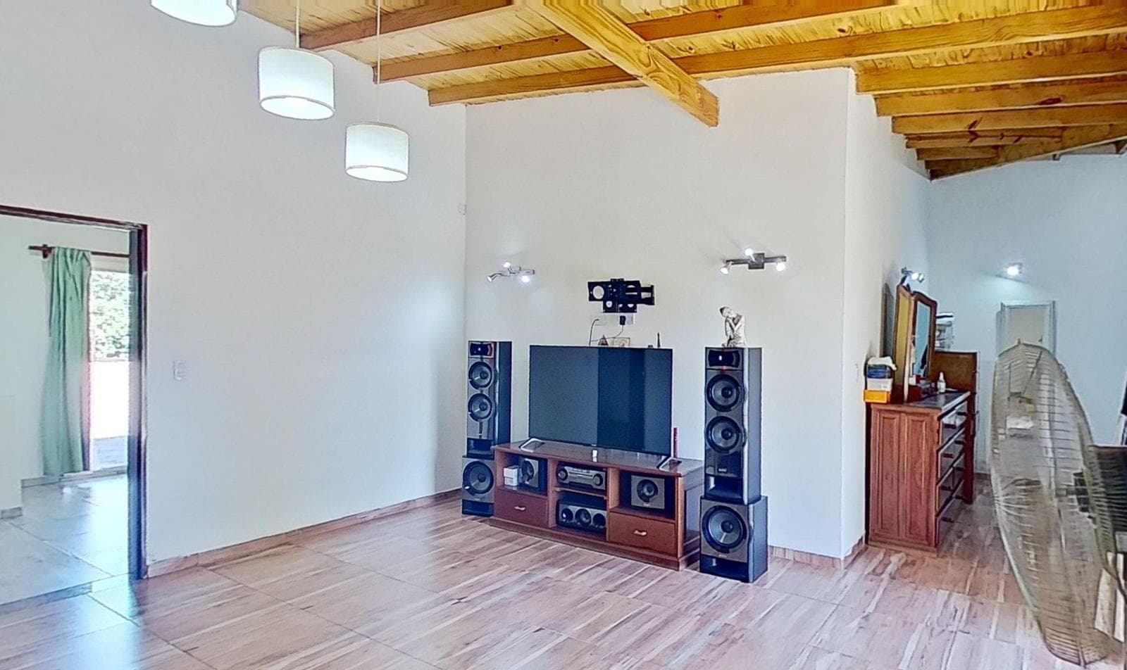 For sale: House 5 AM with pool and barbecue area in Longchamps