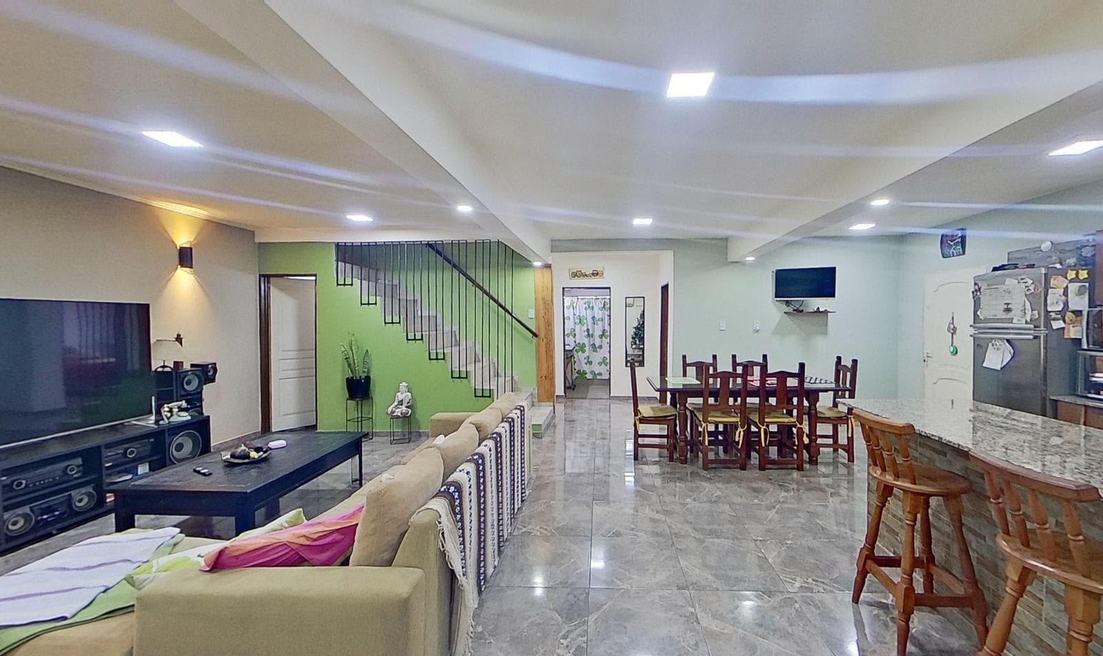 For sale: House 5 AM with pool and barbecue area in Longchamps