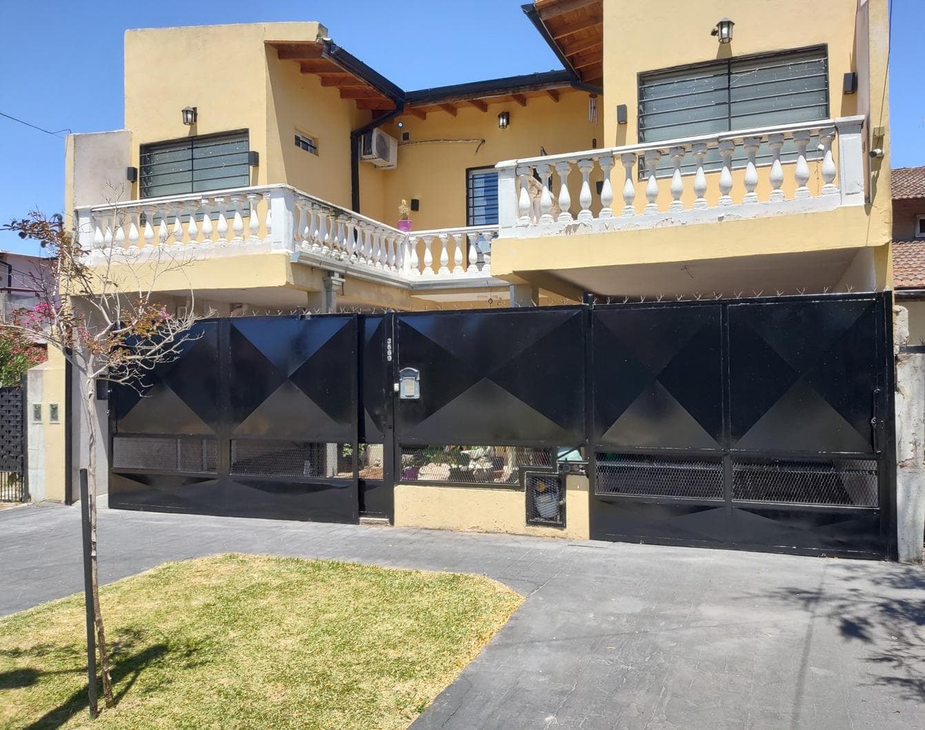 For sale: House 5 AM with pool and barbecue area in Longchamps
