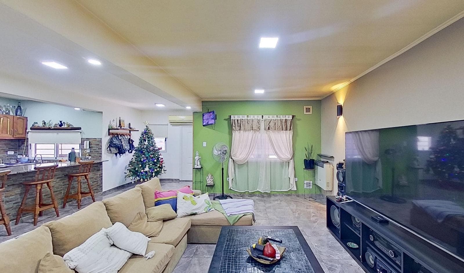 For sale: House 5 AM with pool and barbecue area in Longchamps
