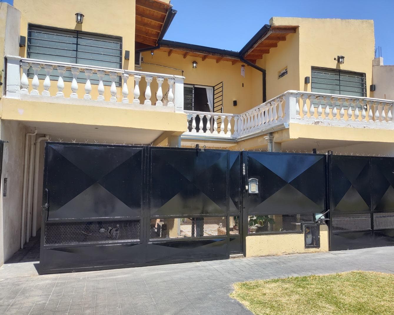 For sale: House 5 AM with pool and barbecue area in Longchamps