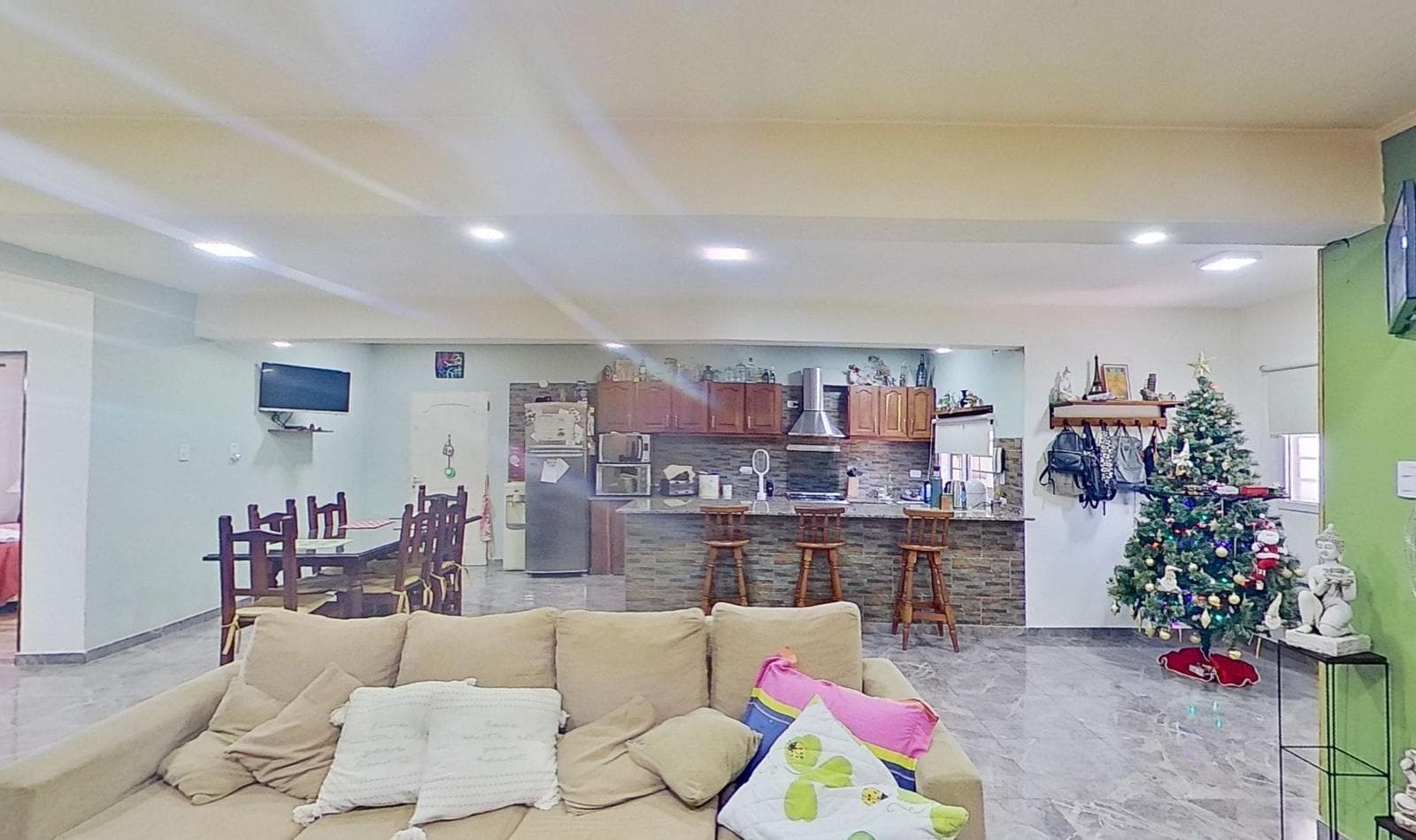 For sale: House 5 AM with pool and barbecue area in Longchamps