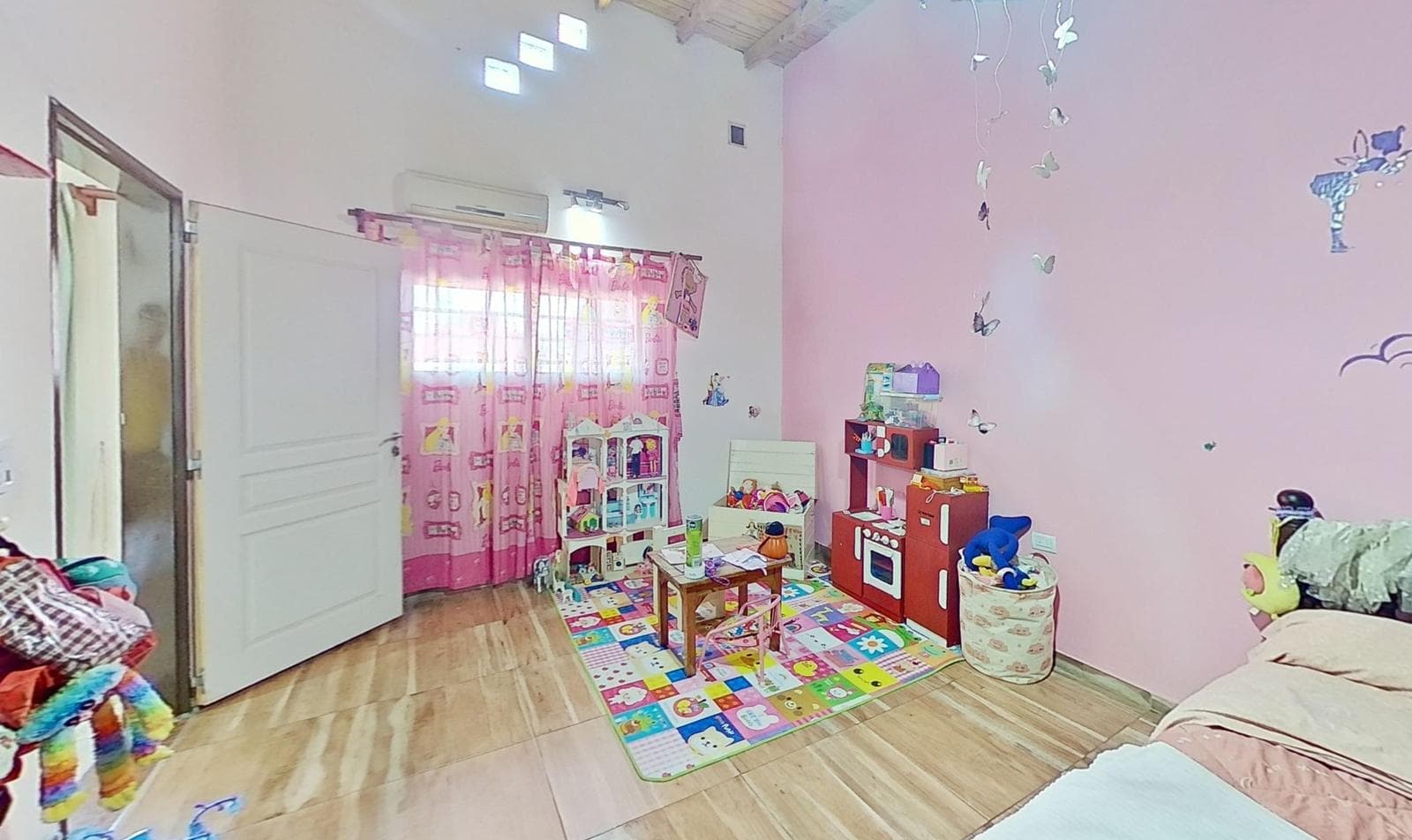 For sale: House 5 AM with pool and barbecue area in Longchamps