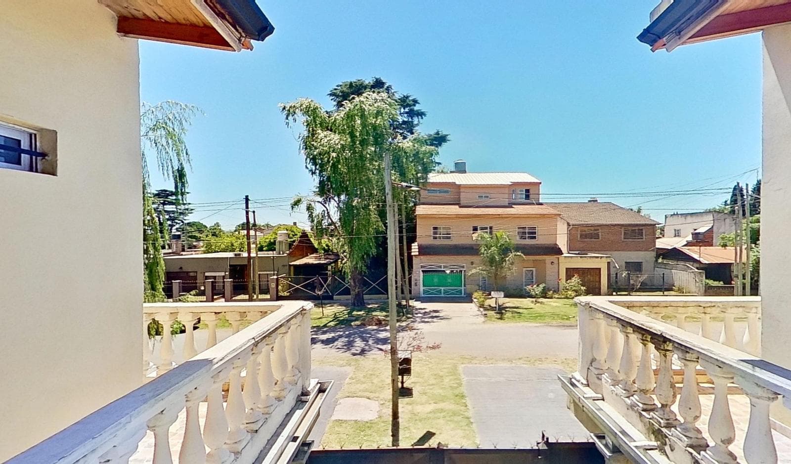 For sale: House 5 AM with pool and barbecue area in Longchamps