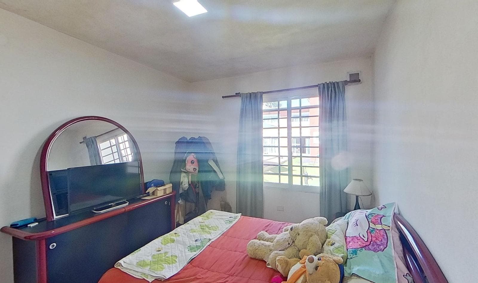 For sale: House 5 AM with pool and barbecue area in Longchamps