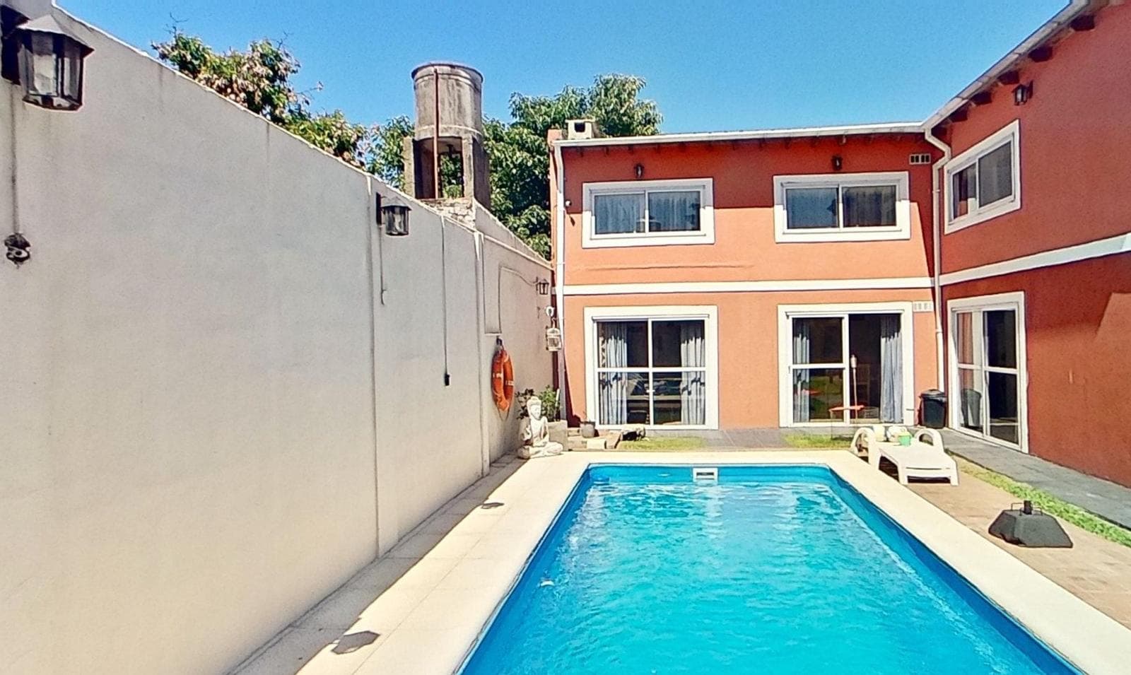 For sale: House 5 AM with pool and barbecue area in Longchamps