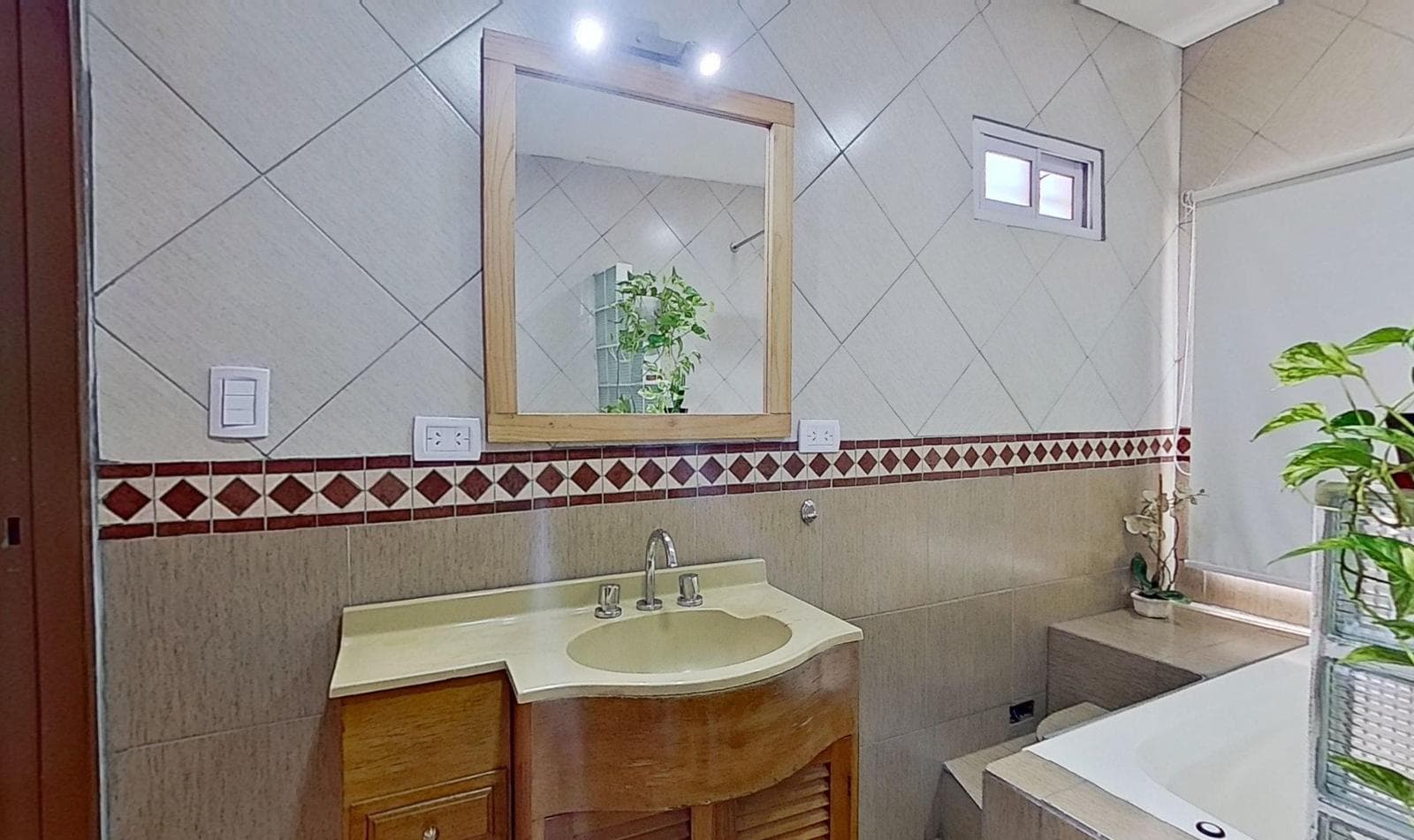 For sale: House 5 AM with pool and barbecue area in Longchamps