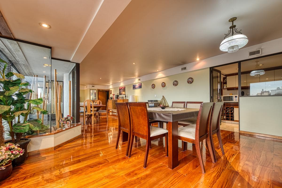 Apartment at the corner of Diagonal Pueyrredon and San Martin