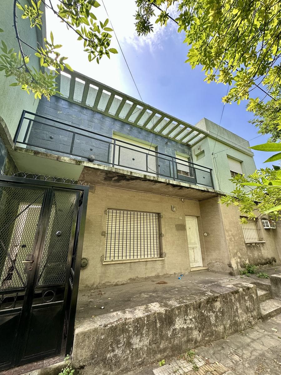 2-bedroom townhouse for sale. Front balcony. Downtown Campana