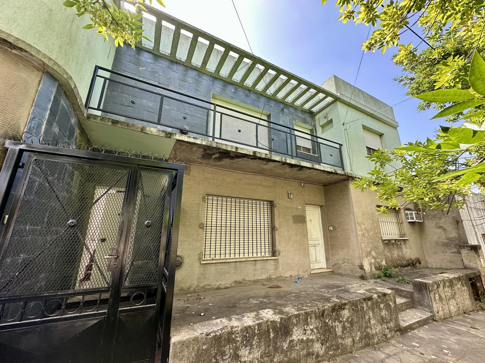 2-bedroom townhouse for sale. Front balcony. Downtown Campana