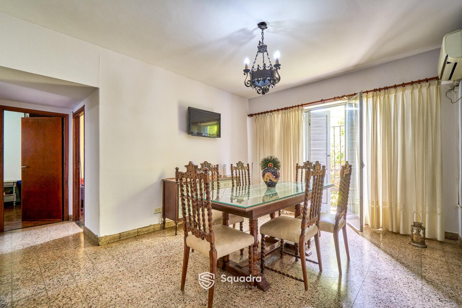 FOR SALE - 2-bedroom upper-floor house with a balcony. España and Hospitales, Rosario.
