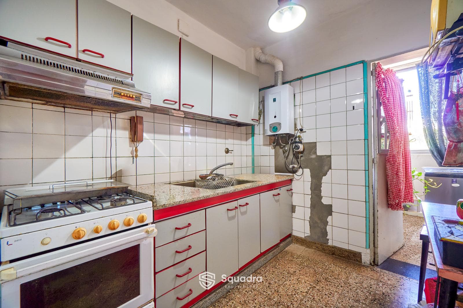 FOR SALE - 2-bedroom upper-floor house with a balcony. España and Hospitales, Rosario.