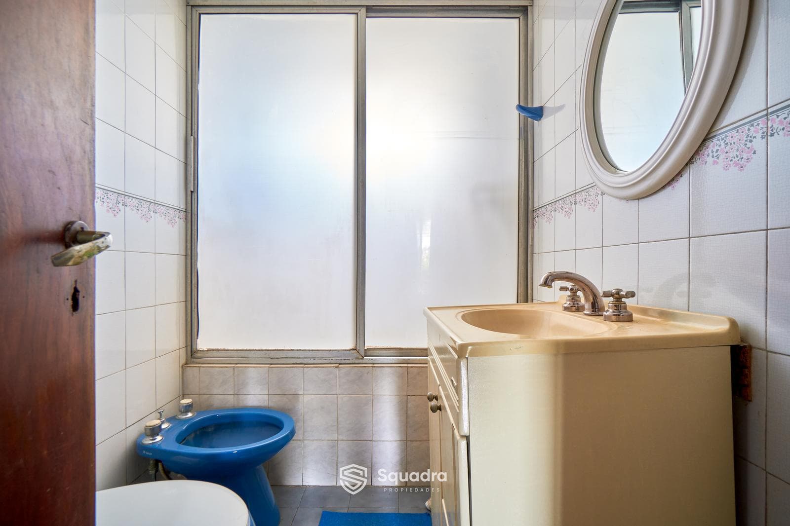 FOR SALE - 2-bedroom upper-floor house with a balcony. España and Hospitales, Rosario.