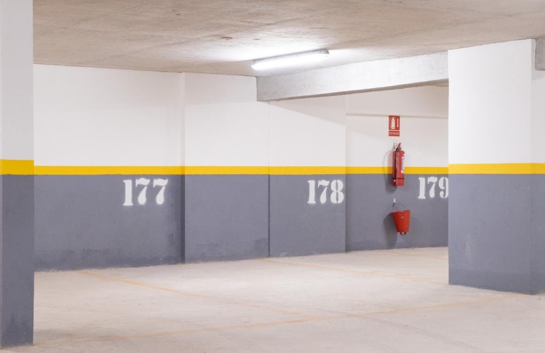 Garage for Sale in Ciudad Vieja