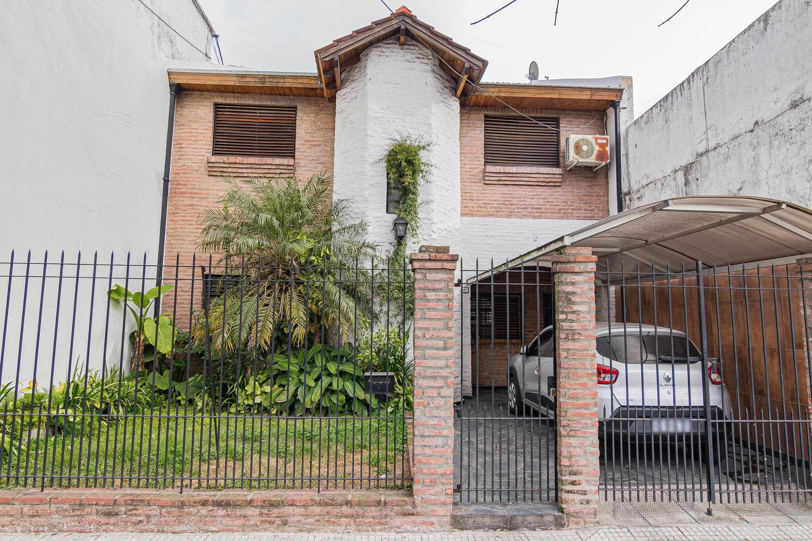 Multifamily Home in Villa Lugano