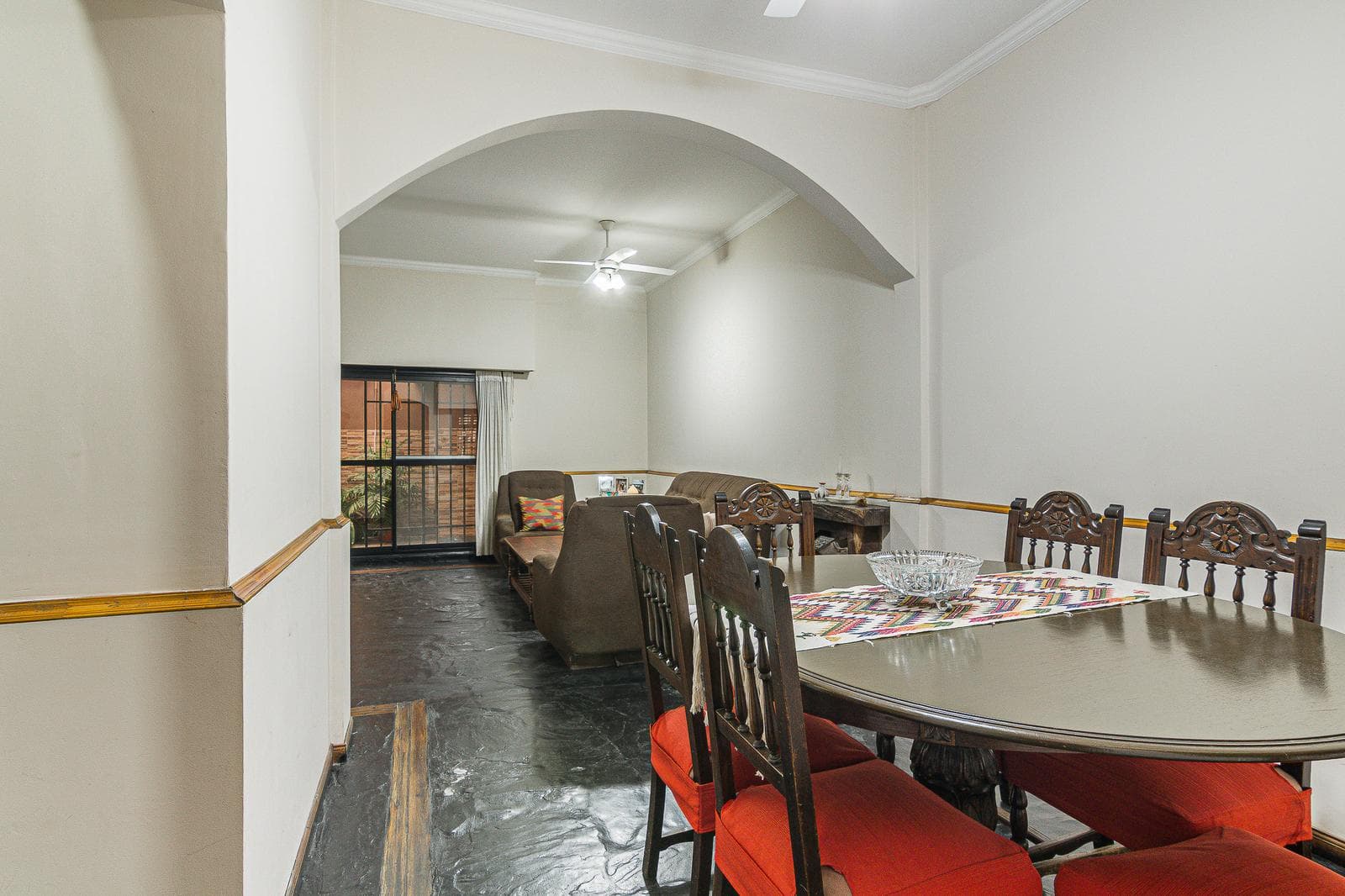Multifamily Home in Villa Lugano