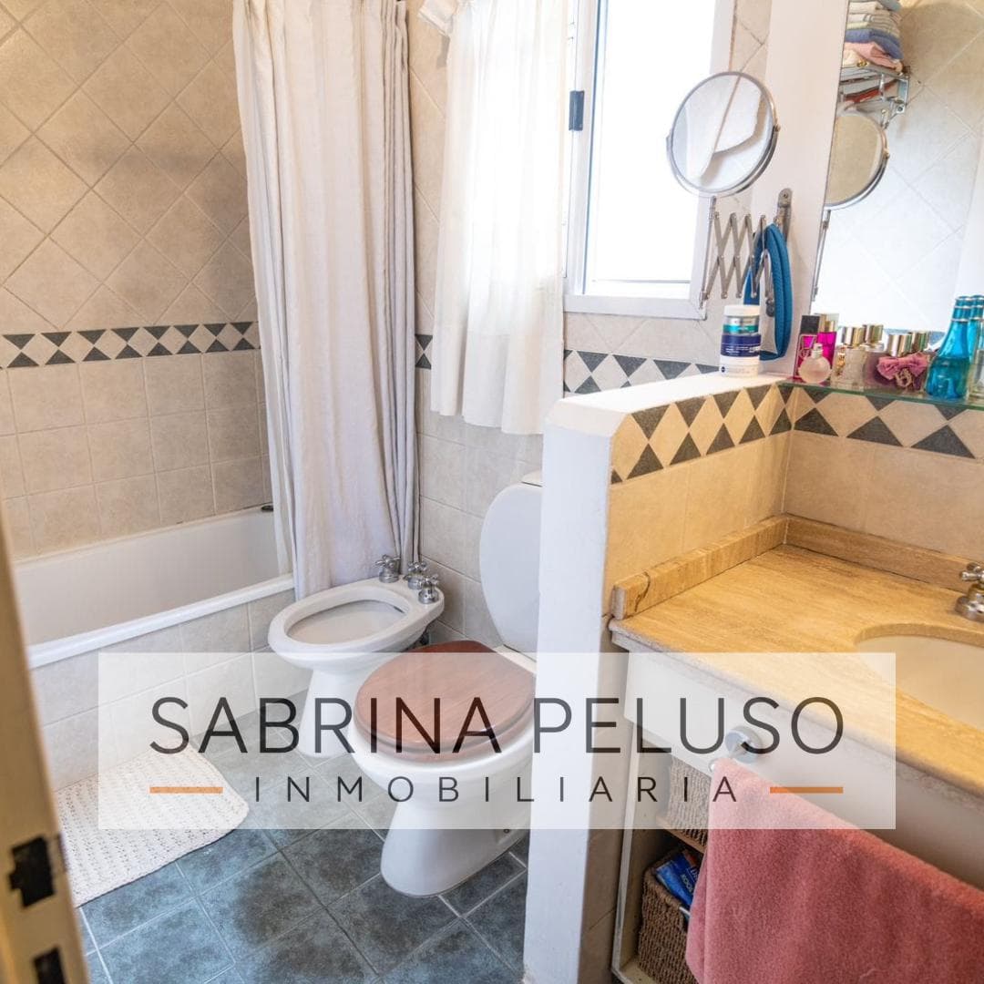 HOUSE FOR SALE IN THE EL CASCO MORENO NEIGHBORHOOD