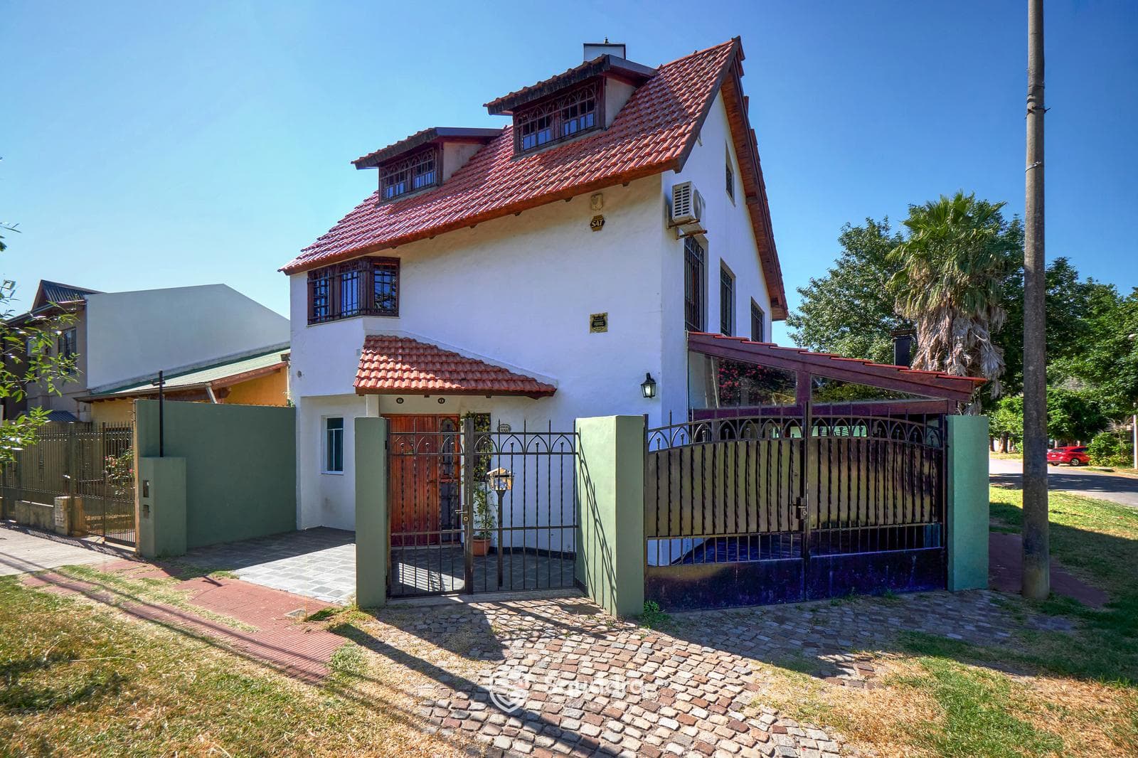 FOR SALE | TRADE - 3-bedroom house with loft, barbecue area, and pool - G. Baigorria. MORTGAGE ELIGIBLE.