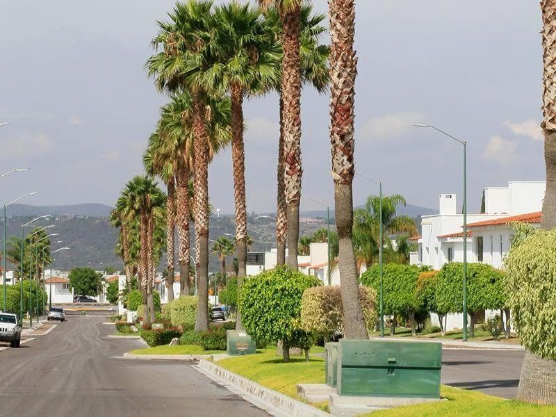 OPPORTUNITY: SPACIOUS HOME FOR SALE IN REAL DEL BOSQUE, QUERÉTARO Home in a condominium complex