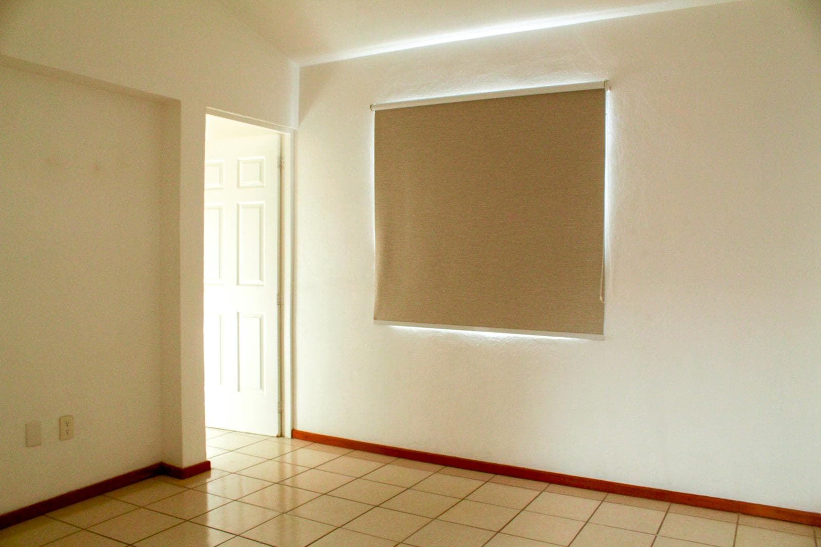 OPPORTUNITY: SPACIOUS HOME FOR SALE IN REAL DEL BOSQUE, QUERÉTARO Home in a condominium complex
