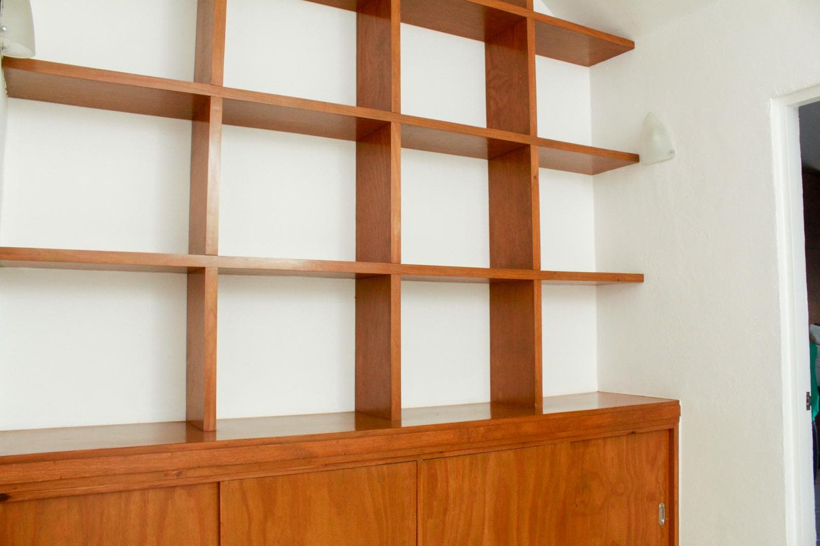 OPPORTUNITY: SPACIOUS HOME FOR SALE IN REAL DEL BOSQUE, QUERÉTARO Home in a condominium complex