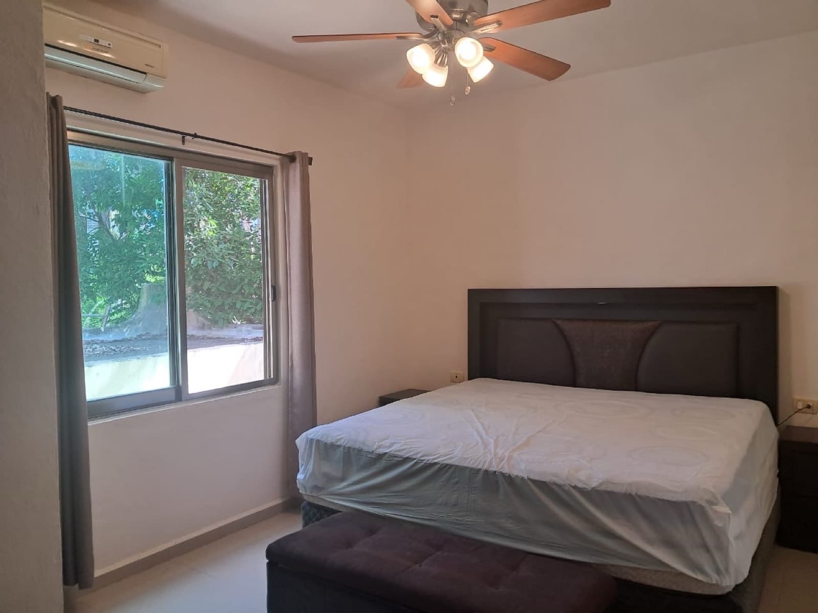 House in a Condominium Complex - Alfredo V. Bonfil