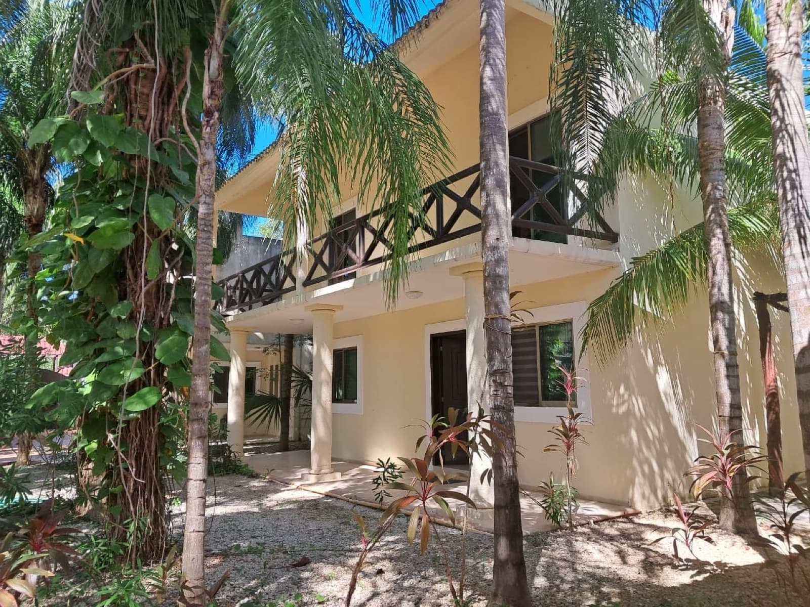 House in a Condominium Complex - Alfredo V. Bonfil