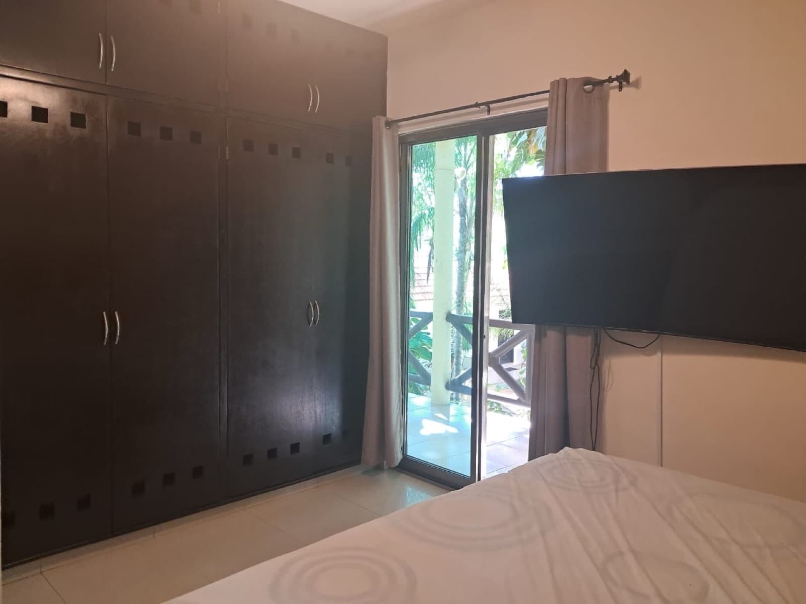 House in a Condominium Complex - Alfredo V. Bonfil