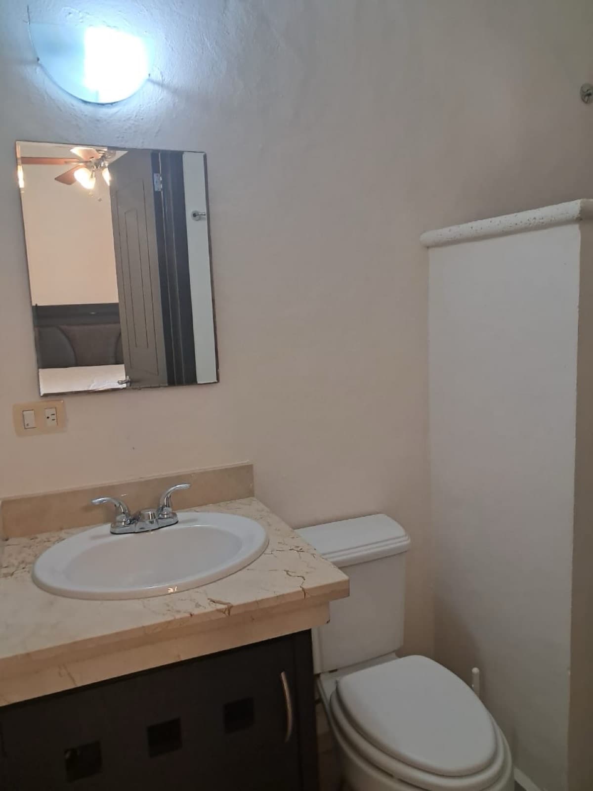 House in a Condominium Complex - Alfredo V. Bonfil