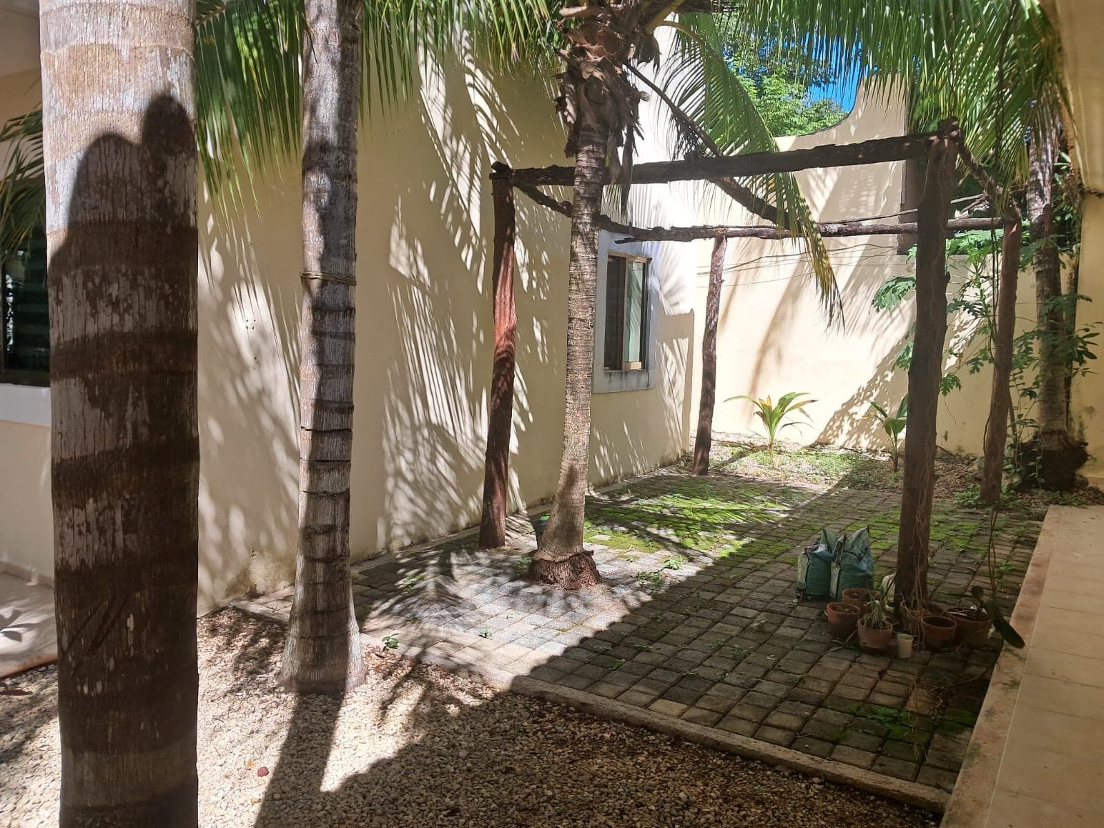 House in a Condominium Complex - Alfredo V. Bonfil