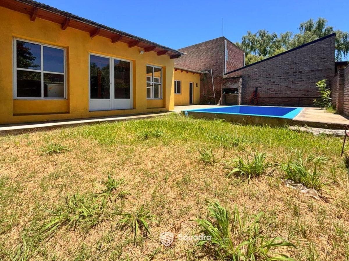 FOR SALE - Barbecue Pavilion/House with BBQ, Garden, and Pool - Ibarlucea.