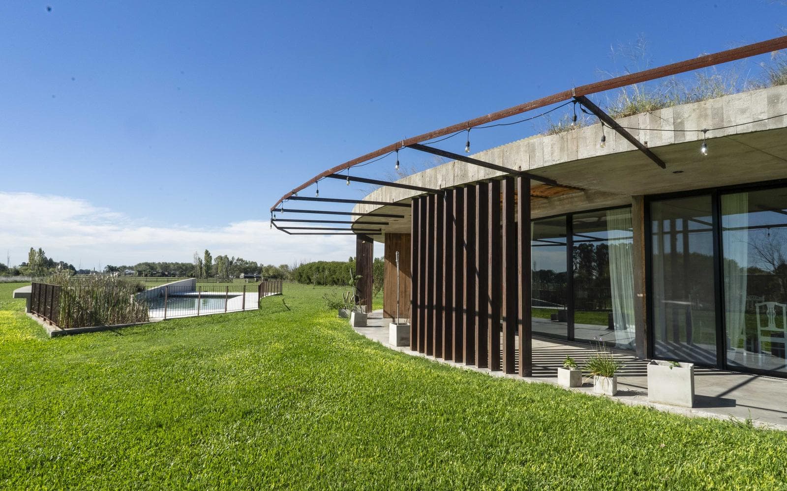 Modern 4-Bedroom House for Sale, 1 HA, Gated Community in Chacras La Macarena, Exaltación de la Cruz.