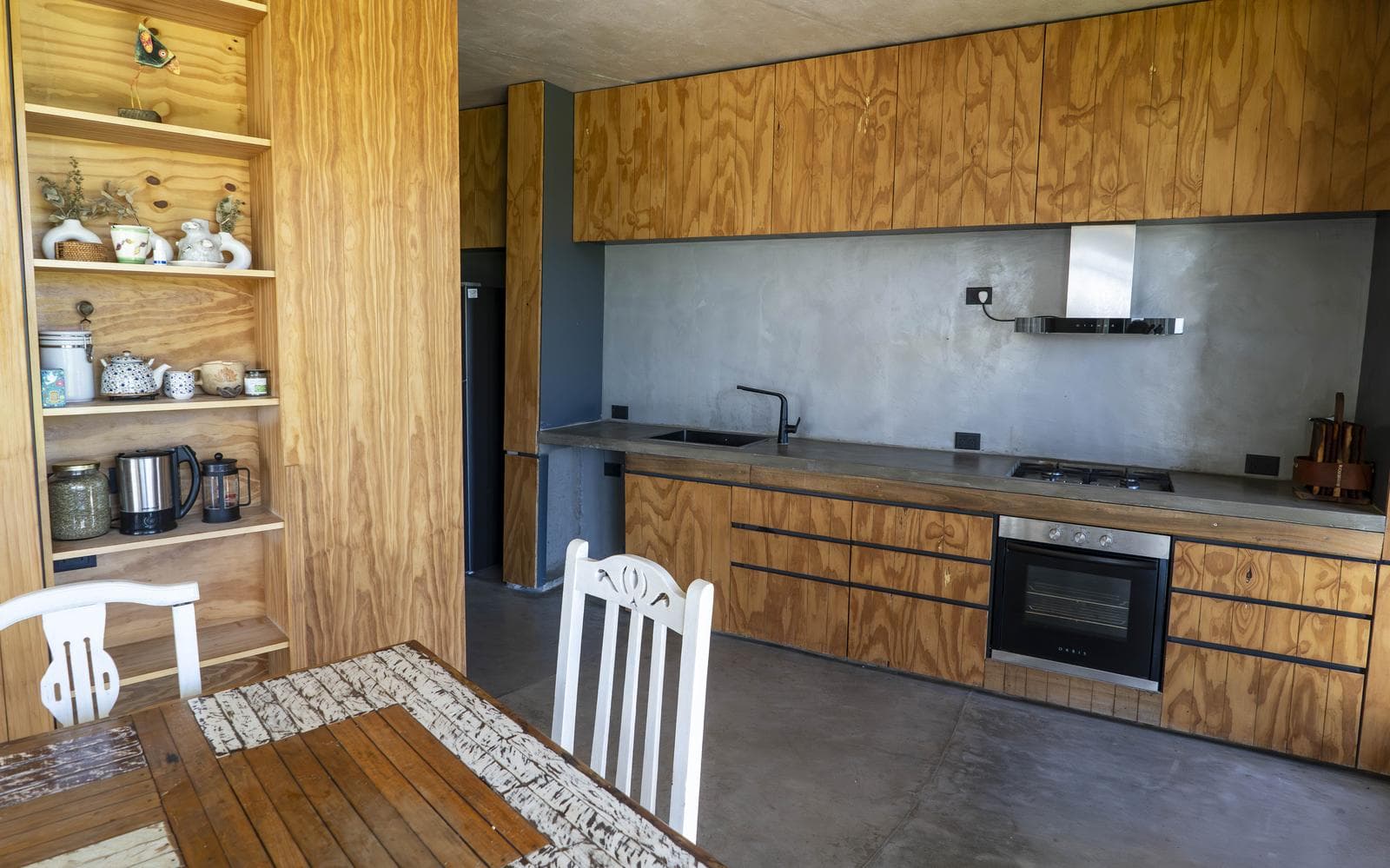 Modern 4-Bedroom House for Sale, 1 HA, Gated Community in Chacras La Macarena, Exaltación de la Cruz.