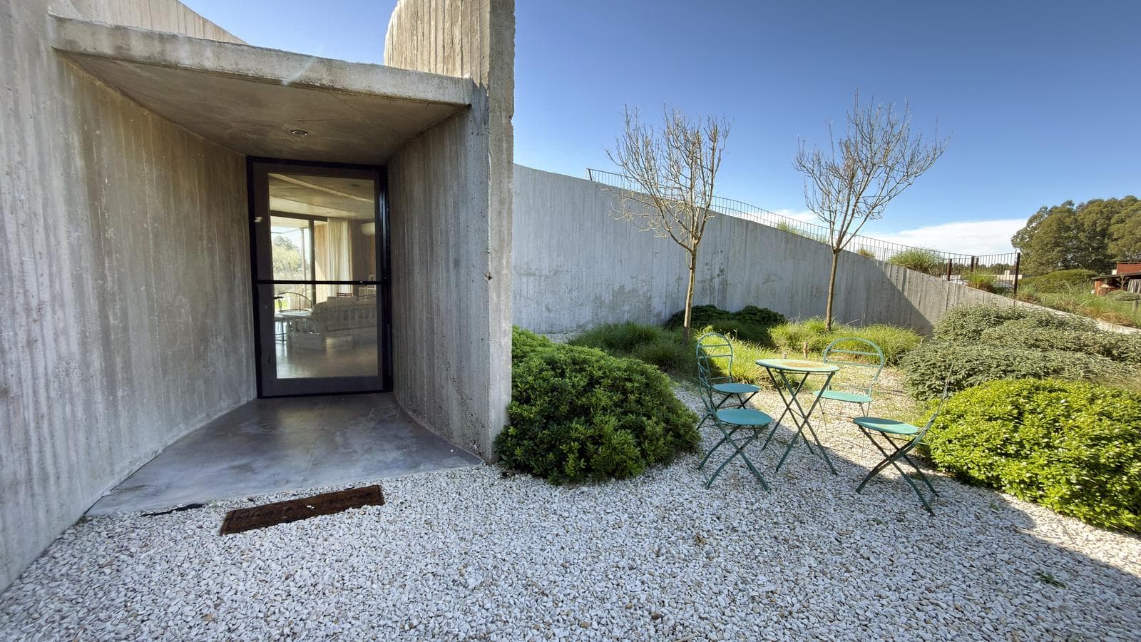 Modern 4-Bedroom House for Sale, 1 HA, Gated Community in Chacras La Macarena, Exaltación de la Cruz.