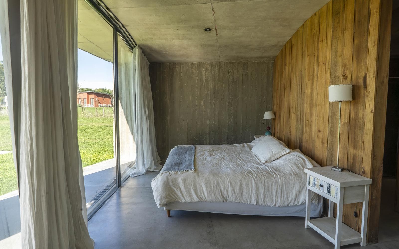 Modern 4-Bedroom House for Sale, 1 HA, Gated Community in Chacras La Macarena, Exaltación de la Cruz.