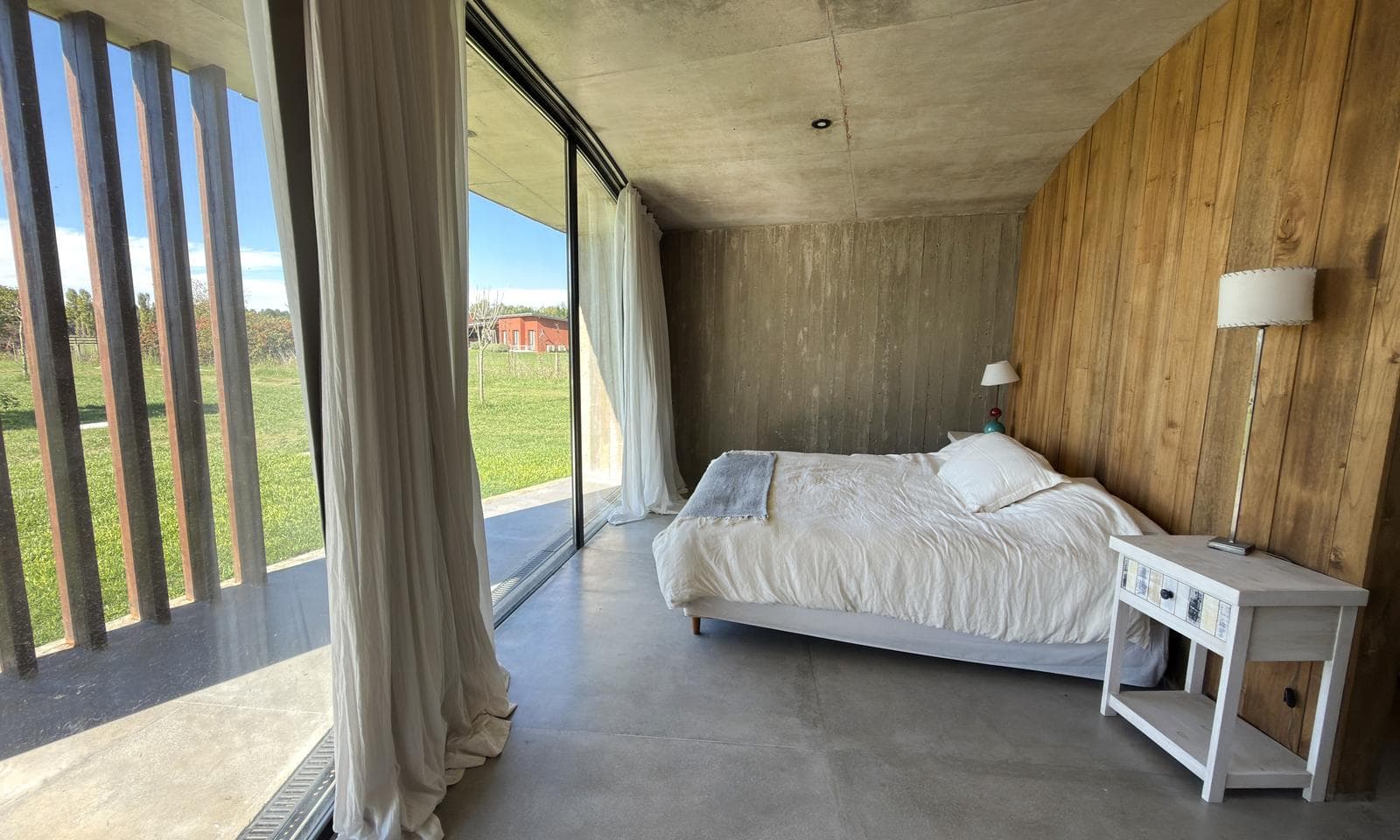 Modern 4-Bedroom House for Sale, 1 HA, Gated Community in Chacras La Macarena, Exaltación de la Cruz.